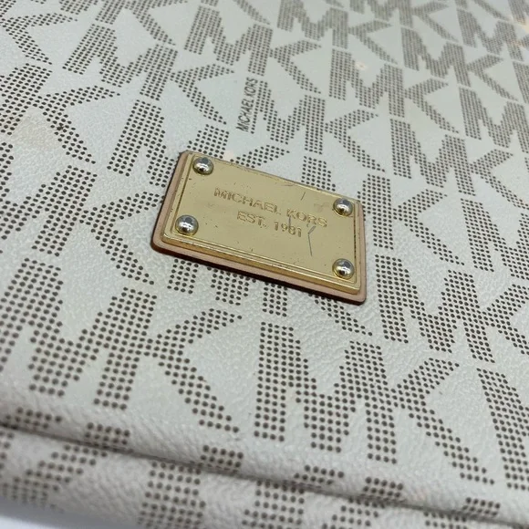 Michael Kors Laptop Case - Picture 3 of 14